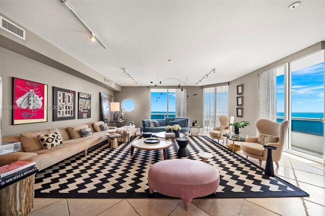 Photo - 5801 Collins Ave Unidad 1600