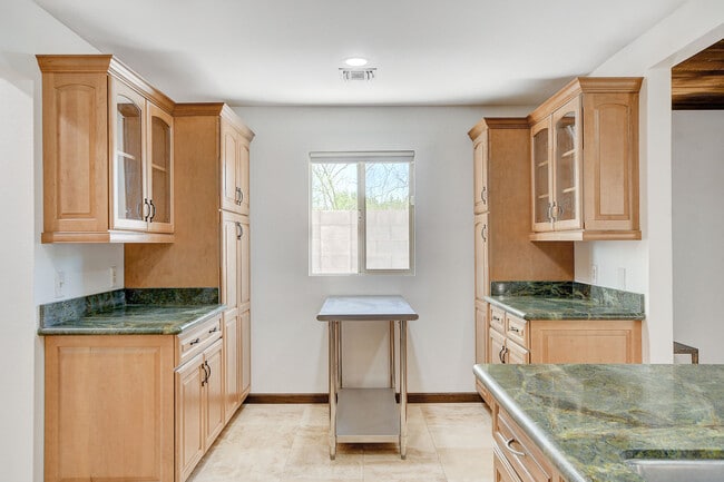 Photo - 408 Lacy Ln