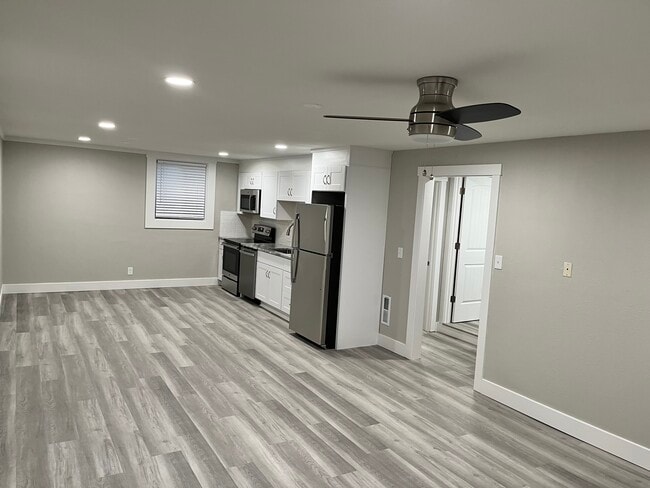 Photo - 1402 S Broadway Ave Unit 1402A