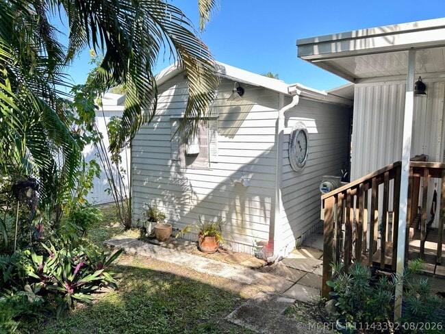 425 Bougainvilla Dr