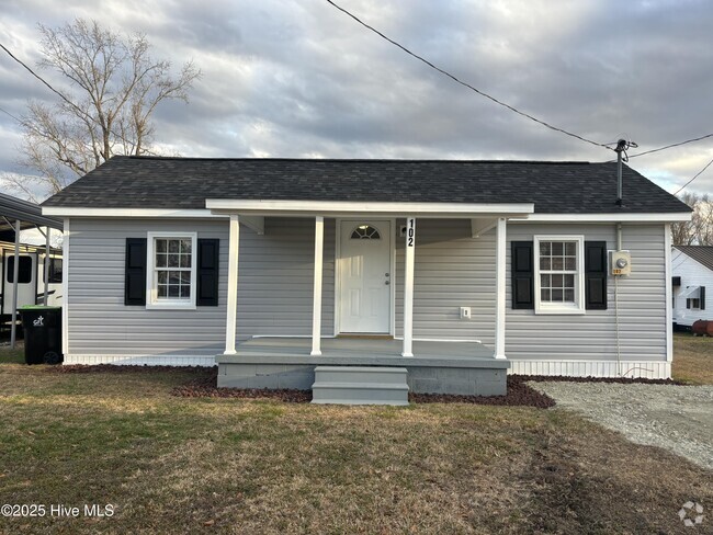 Building Photo - 102 N Cox St Rental