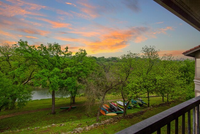 Asombrosas vistas al río - Waters Edge Apartment Homes