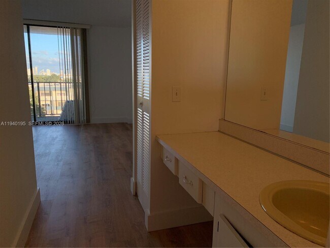 Photo - 16751 NE 9th Ave Unit 603