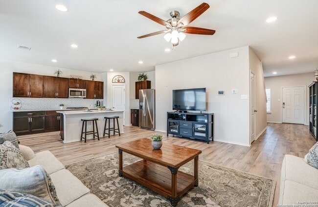 Photo - 2946 Wolfcreek