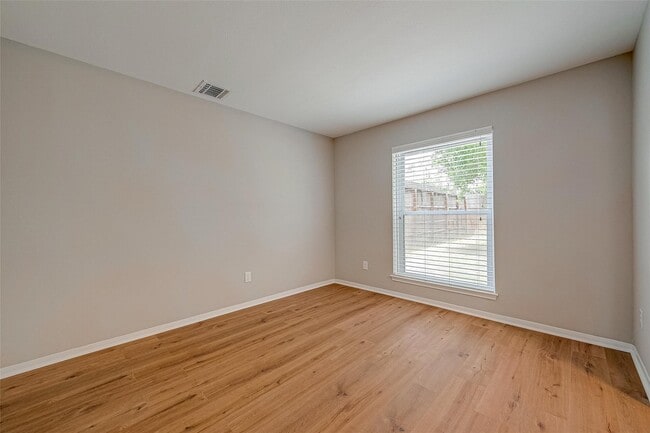 Photo - 14736 Perthshire Rd Unit F