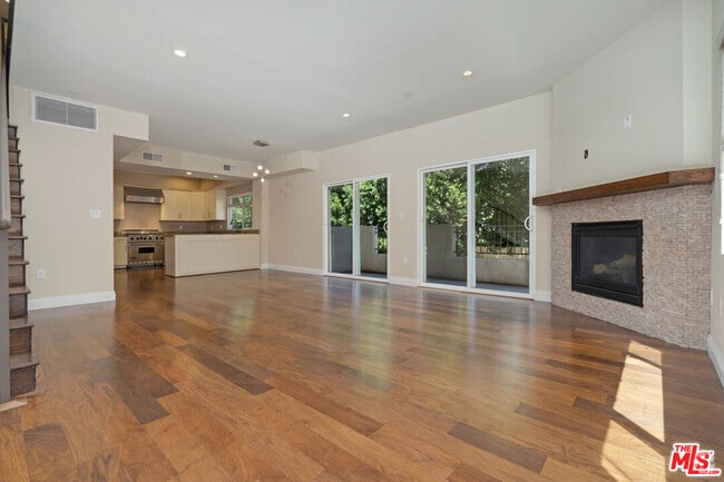 Building Photo - 4428 Fulton Ave Unit 105 Rental
