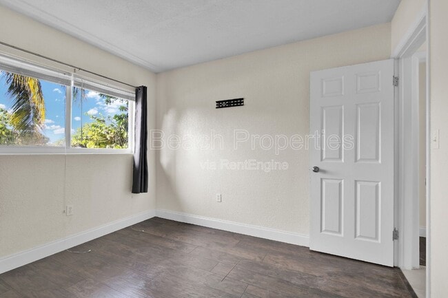 Photo - 1821 Montague St