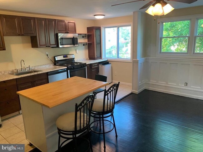 Photo - 881 Wedgewood Dr