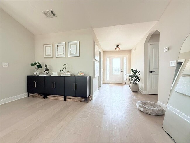 Photo - 138 Livingston Ct