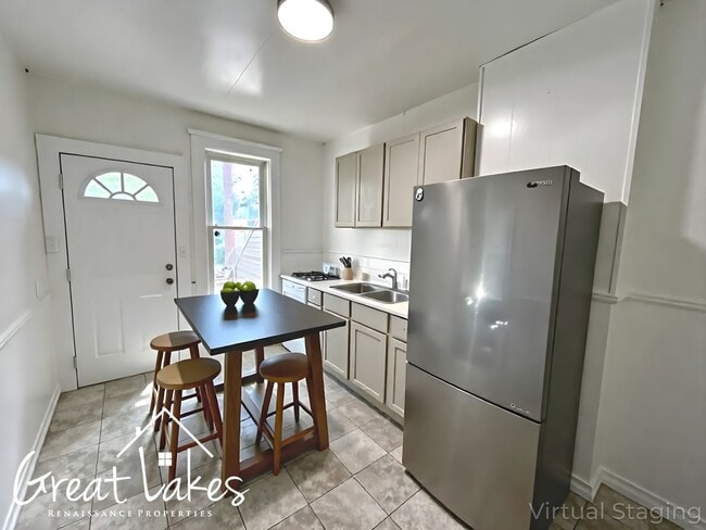 Photo - 5817-5819 Eldred St Unidad 5817