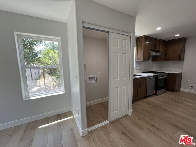 Photo - 1840 Deodora St