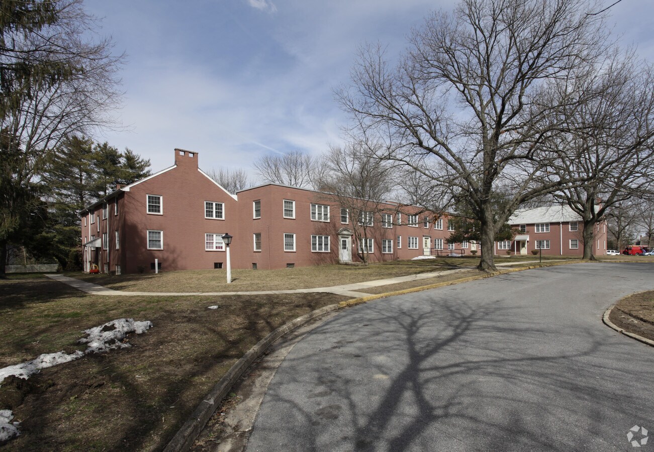 Garden Court Apartments - Garden Court Apartments