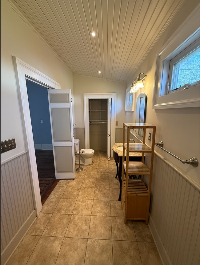 Photo - 1119 College St