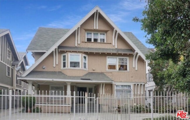 Building Photo - 1125 S Lake St Unit 3