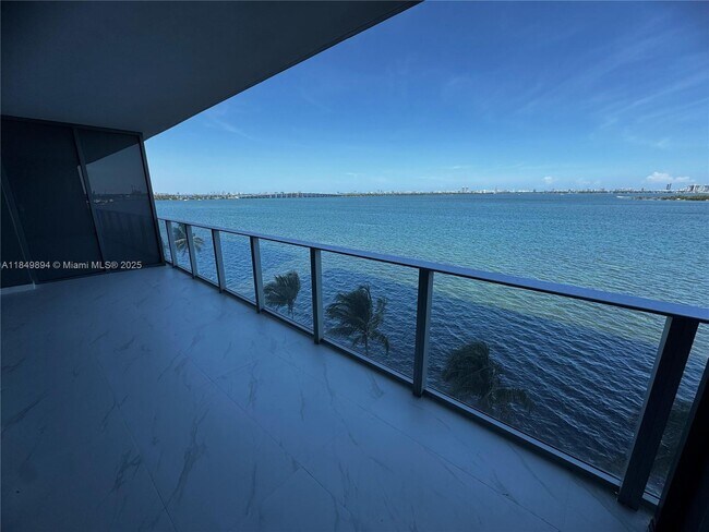 Photo - 700 NE 24th St