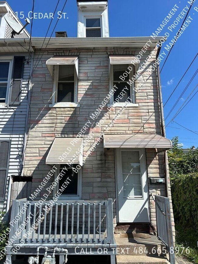 Building Photo - 615 Cedar St Rental