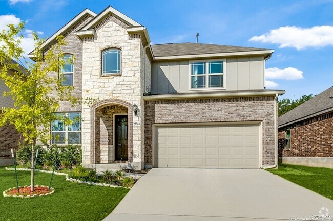 Building Photo - Charming Home Awaits: Spacious & Modern Li...