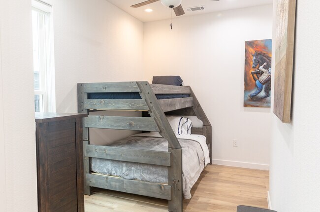 Photo - Roseland Flats