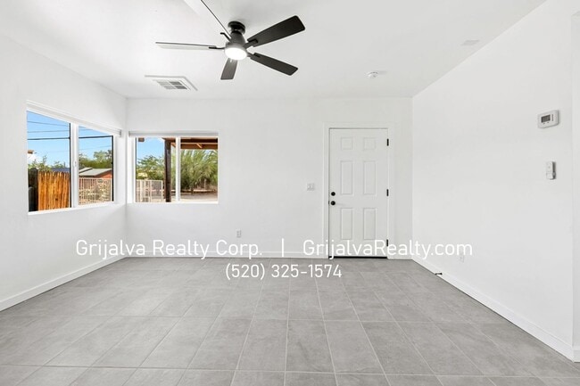 Photo - 3219 E Flower St