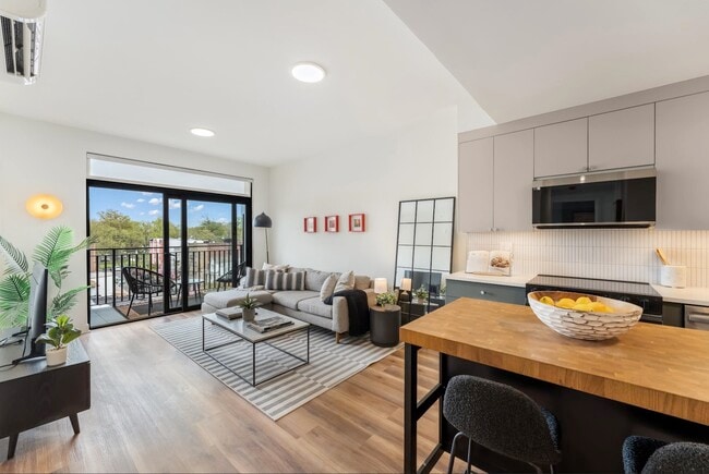 Photo - 857 COMMUNIPAW Ave Unidad 208