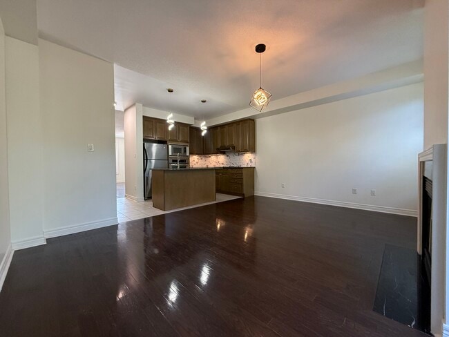 Photo - 4-5710 Long Valley Rd Mississauga ON L5M 0M1