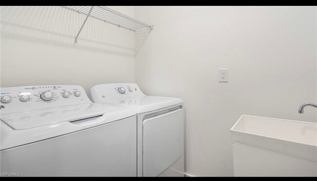 Photo - 417 NW 3rd Ln