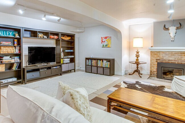 757 N Clayton St Unit SI ID1546078P