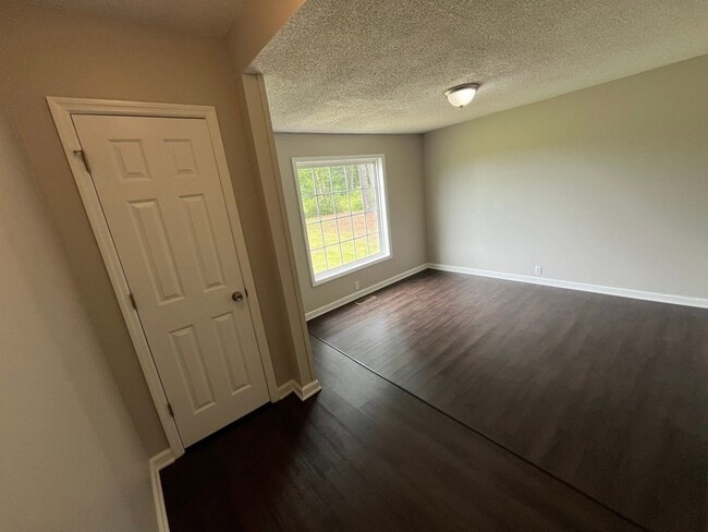 Photo - 314 Snowden Dr