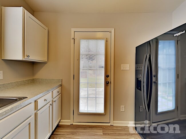 Photo - 10333 Hugue Way