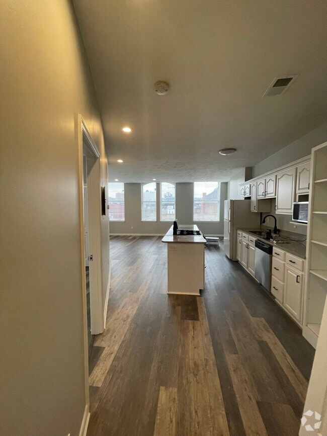 Building Photo - 1500 E Carson St Unit 3rd Floor Rental
