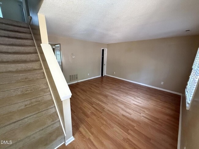 Photo - 925 Hearthridge Ct
