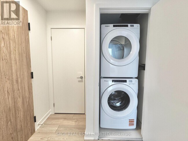 Photo - 1007 The Queensway Unité 1403