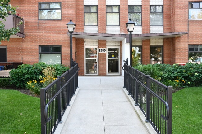 Building Photo - Marine Square East