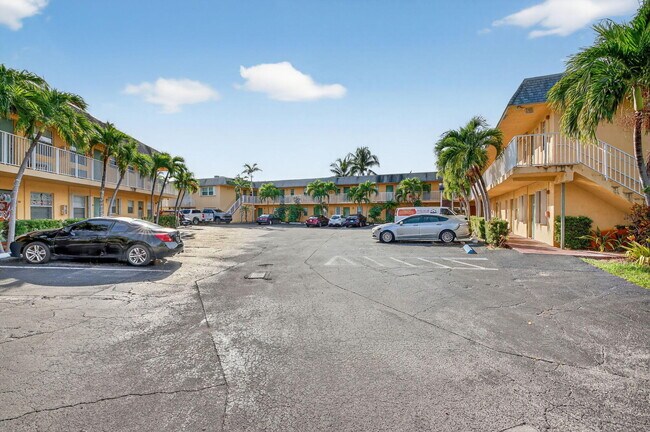 Building Photo - 4071 N Dixie Hwy Unit 32