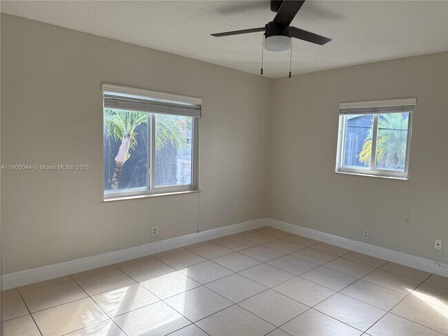 Photo - 711 NE 2nd Ave Unit 205