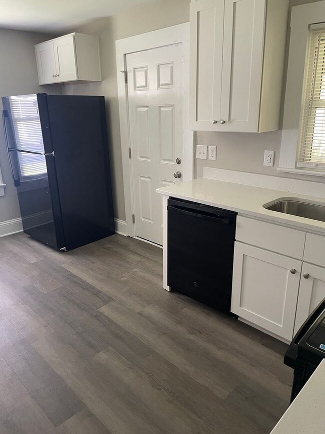 Photo - 4943 Doris St