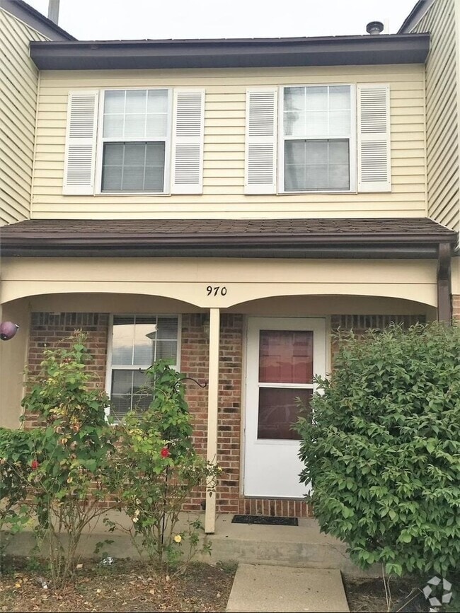 Building Photo - Spacious 2 bedroom townhome available!