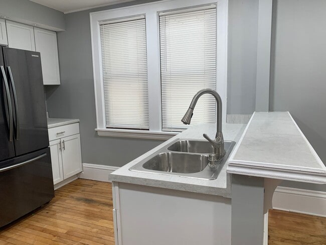 Photo - Amazing 4 Bedroom 2 Bathroom Home in Minneapolis!