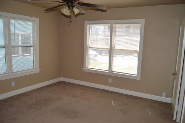 Photo - 2616 E 3rd St