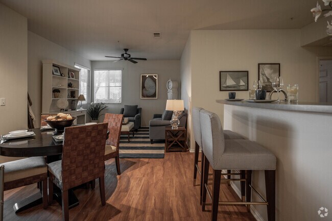 1HAB, 1BA - 781 ft²