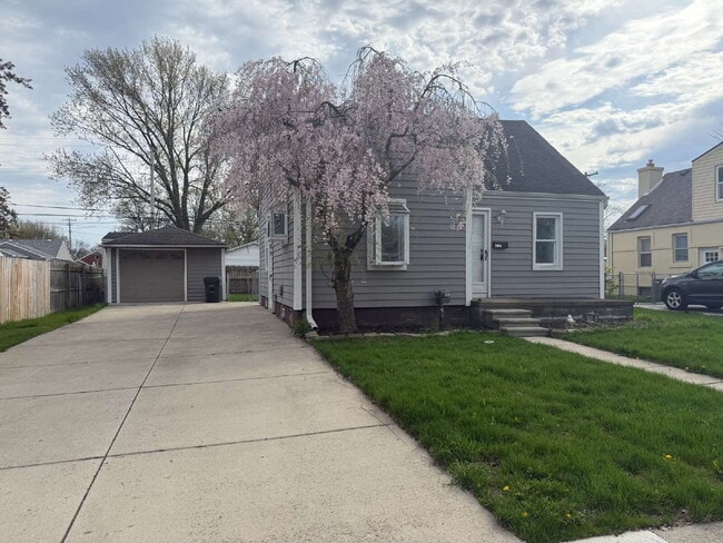 Building Photo - "3-Bed Haven with Granite Touches in St. Clair Shores – Perfect for Cozy Living!"