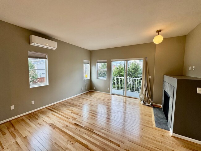 Photo - Everett Townhouse