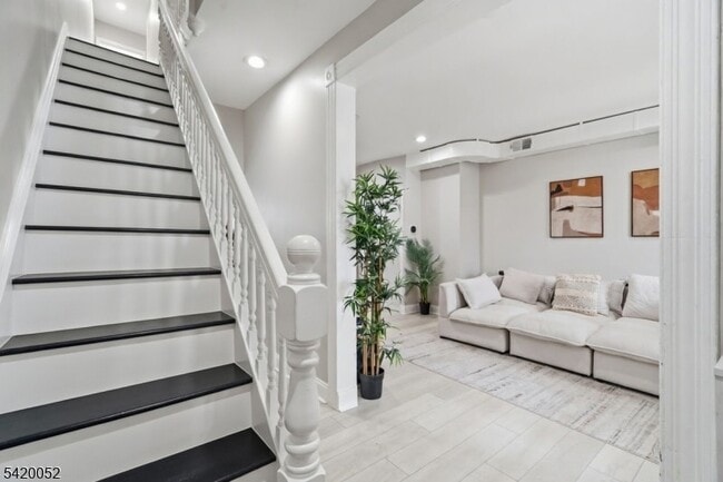 Photo - 87 Madison Ave