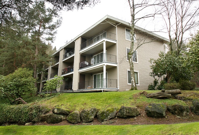 Hill Crest Apartments