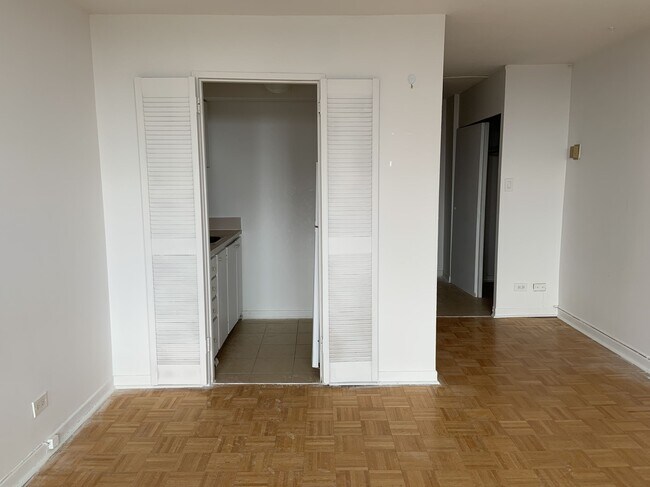 Building Photo - 1975 Maisonneuve Blvd W Unit 1902