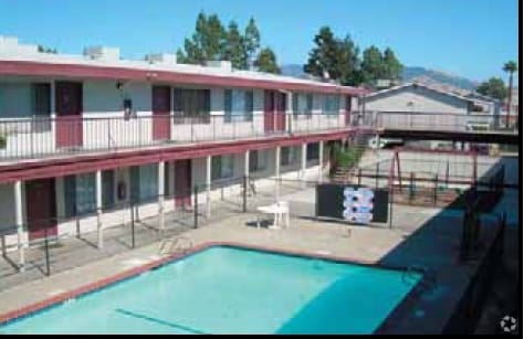 Pool - Robin Lane Apartments