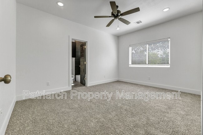Photo - 205 Lynn Dr