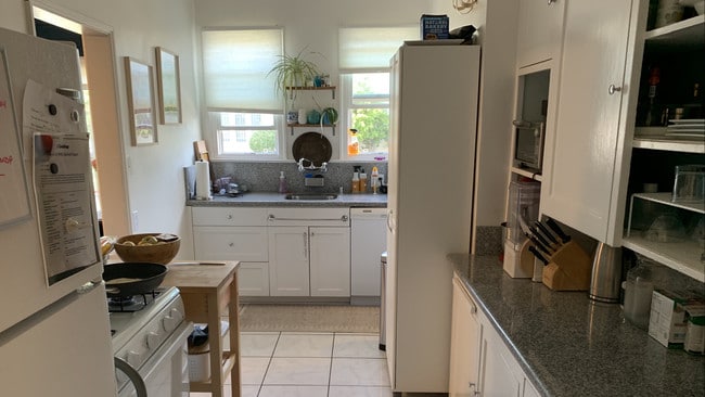 Kitchen - 1549 S Wooster St Unit 1