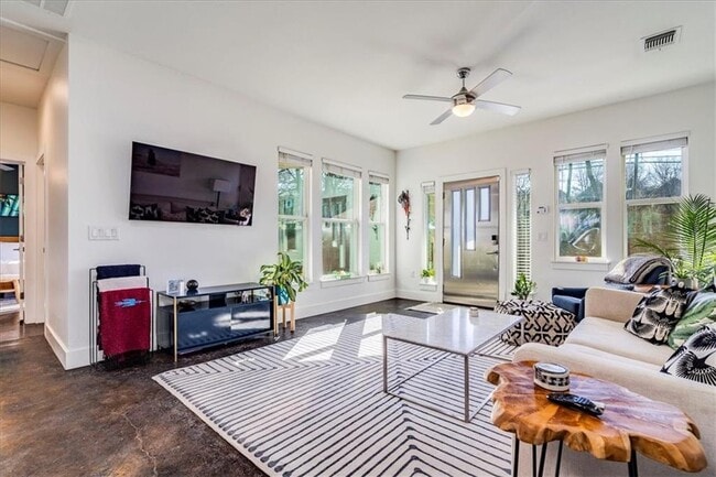 Photo - 1203 Cometa St