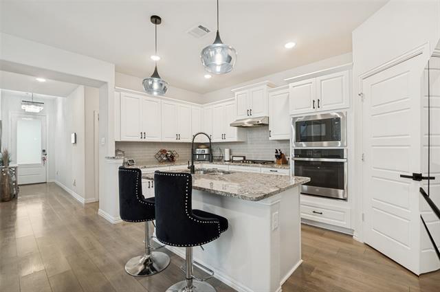 Photo - 656 Bethpage Dr